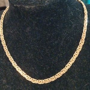 COPY - Vintage goldtone choker necklace that is 15 inches long